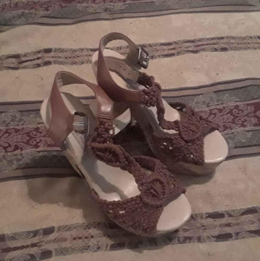 Sandal heels